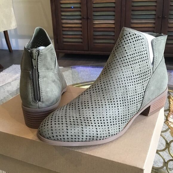 Francesca’s booties size 9 olive color - Picture 3 of 5